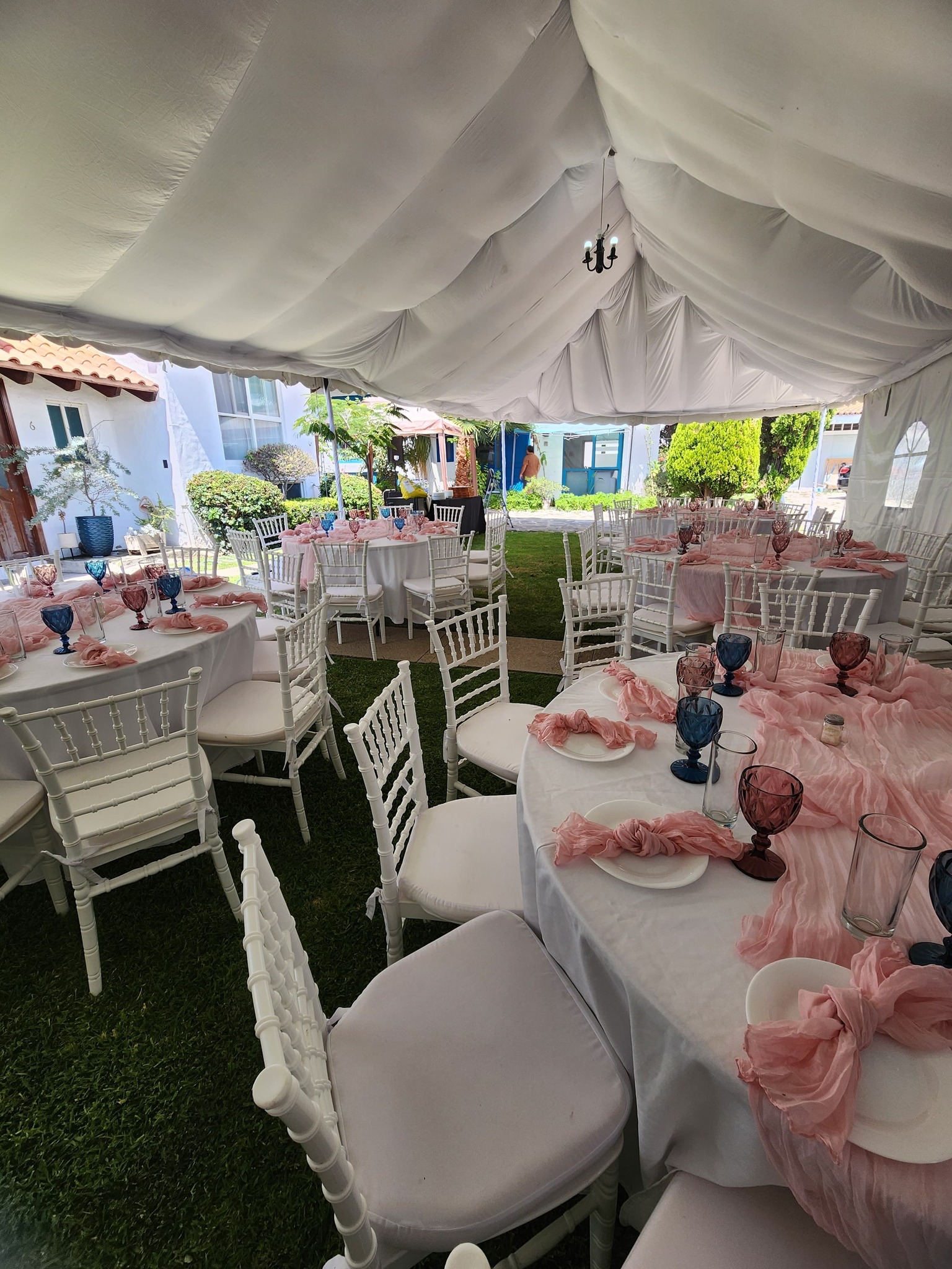 Renta de carpas blancas para bodas y eventos en León, Guanajuato