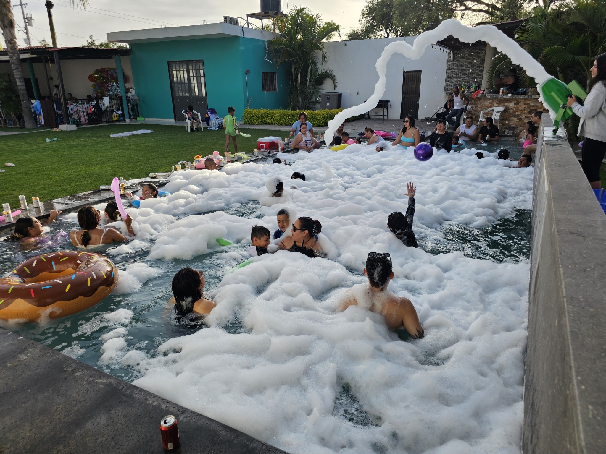 Fiesta de espuma, toro mecánico y cabina 360 – experiencias únicas